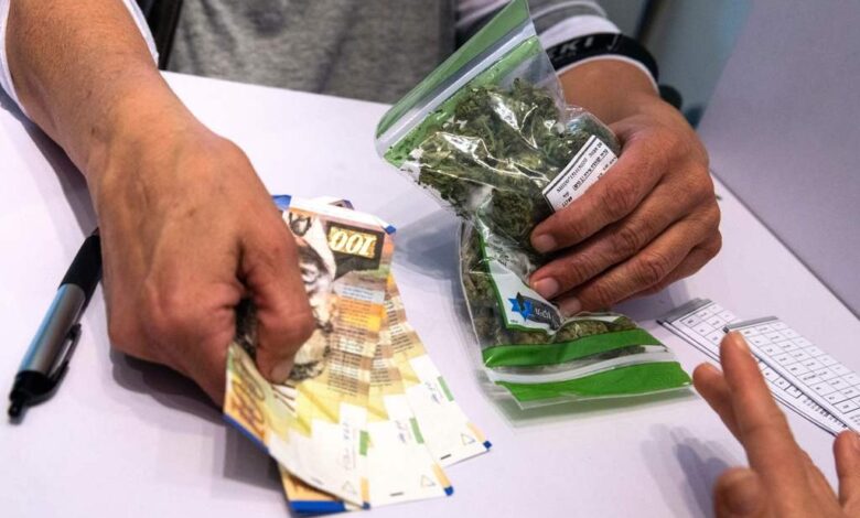 قام باستئجار شخص لوضع مواد مخدرة داخل منزل طليقته للإيقاع بها