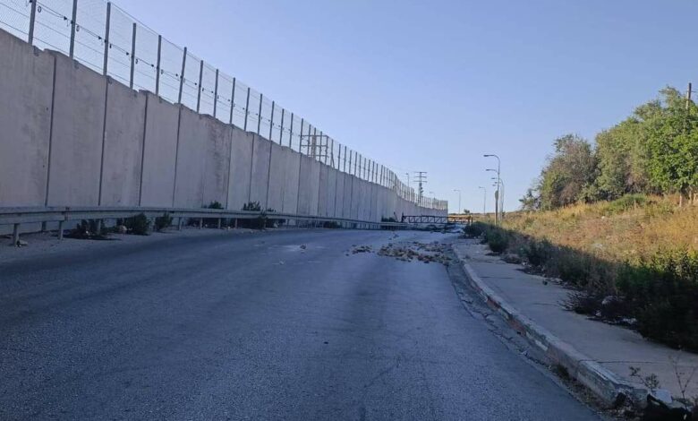 بعد مواجهات ليلية.. الاحتلال يغلق 3 مناطق بالضفة